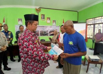 Bupati Katingan Serahkan Bantuan untuk Korban Kebakaran di Kasongan Lama