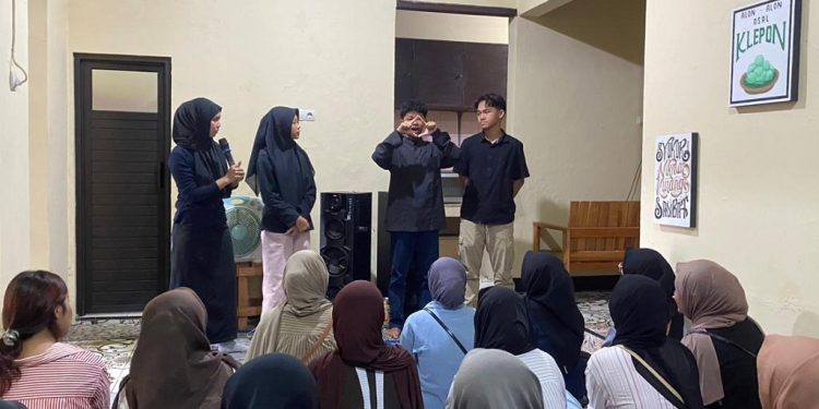 Pelatihan Bahasa Isyarat Jadi Pilihan Gen Z di Batang Saat Ngabuburit