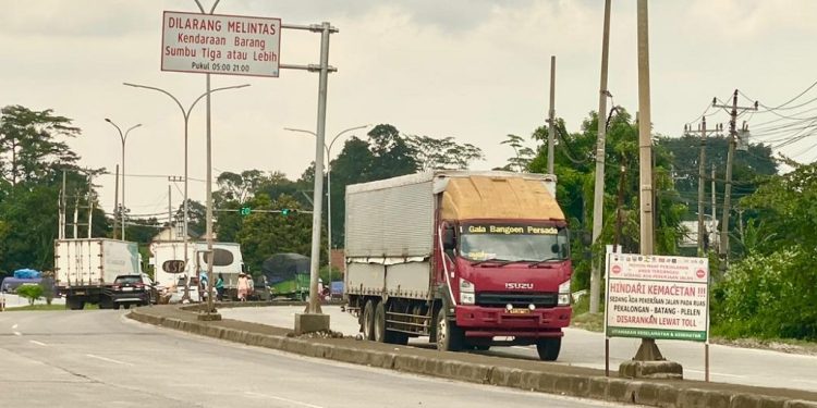 Warga Batang Sambut Positif Pembatasan Truk Sumbu Tiga