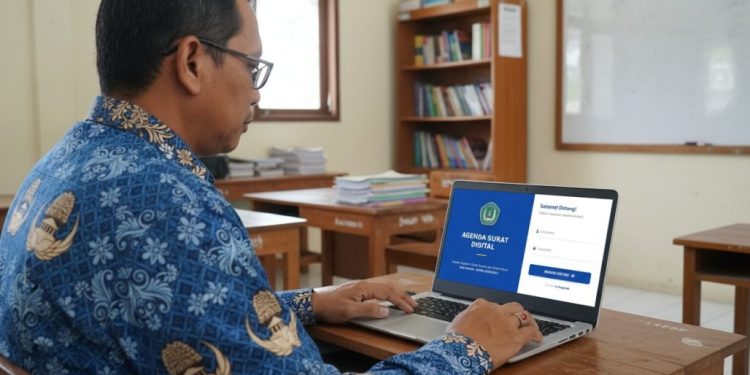 SDN Dahai Beralih ke Digitalisasi Arsip Surat