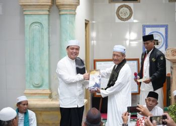 Gubernur Kalbar Ajak Jamaah Masjid Al-Amin Sintang Tingkatkan Amal di Bulan Ramadan