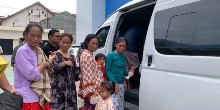 Imigrasi Palu Pindahkan 15 WNA Filipina ke Rudenim Manado