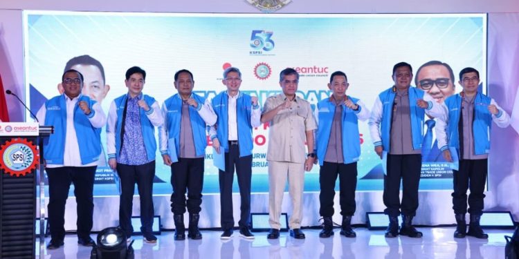 Menaker Ajak Pekerja Tingkatkan Kompetensi Hadapi Disrupsi AI