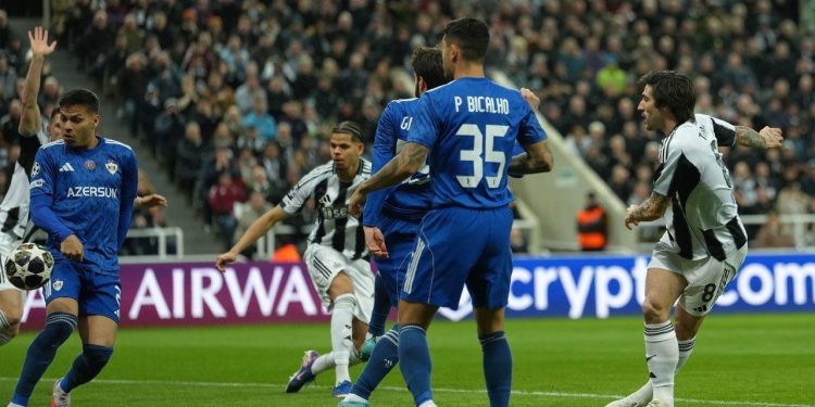 Newcastle Raih Kemenangan Tipis atas Qarabag 3-2