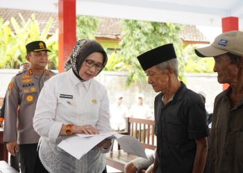 Pemkab Lumajang Salurkan Dana Tunggu Hunian bagi Korban Semeru