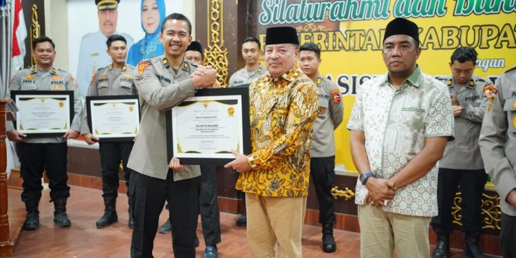 20 Mahasiswa STIK-PTIK Diganjar Penghargaan atas Bantuan Bencana di Nagan Raya