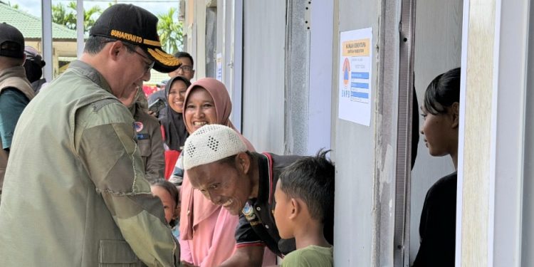 BNPB Berikan Bantuan Sembako untuk Penghuni Huntara di Aceh Tamiang