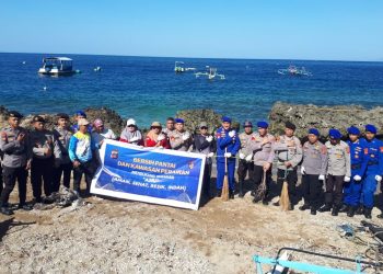 DKP Gorontalo dan Polairud Gelar Aksi Bersih Pantai di Desa Olele