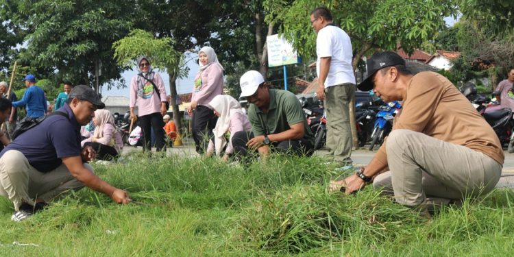 ASN Blora Bersatu dalam Aksi Kerja Bakti di Lapangan Kridosono