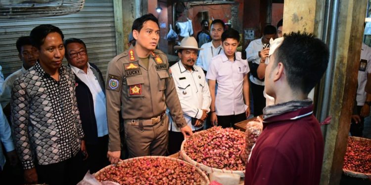 Bupati Indramayu Tinjau Pasar Jatibarang untuk Pantau Harga Pangan