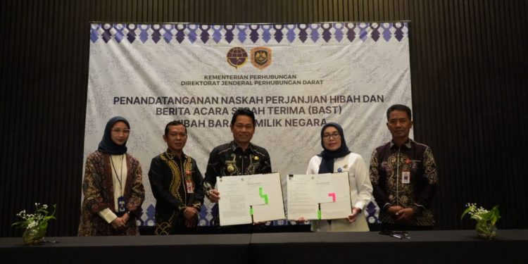 Kabupaten Balangan Terima Hibah Bus Sekolah dari Kemenhub