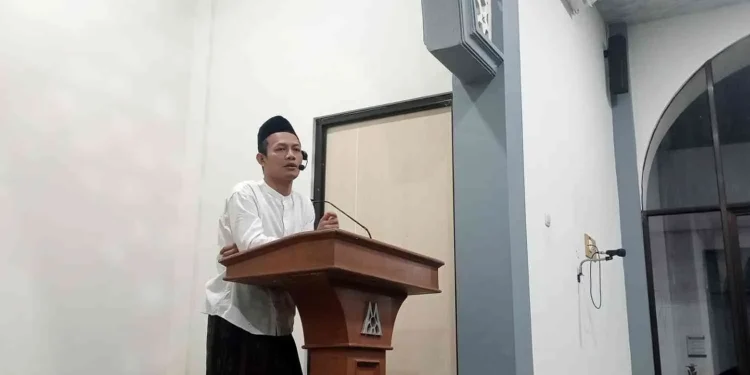 Foto ustadz Ahmad Rikza AlBana Al-Hafidz yang merupakan Mudir Kulliyah Huffadz Universitas Alma Ata