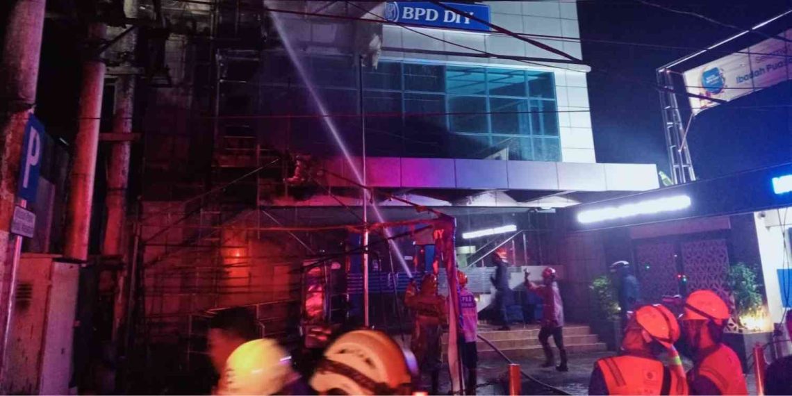 Kantor BPD DIY Wirobrajan Terbakar Setelah Trafo Meledak, Dana dan Data Nasabah Dipastikan Aman