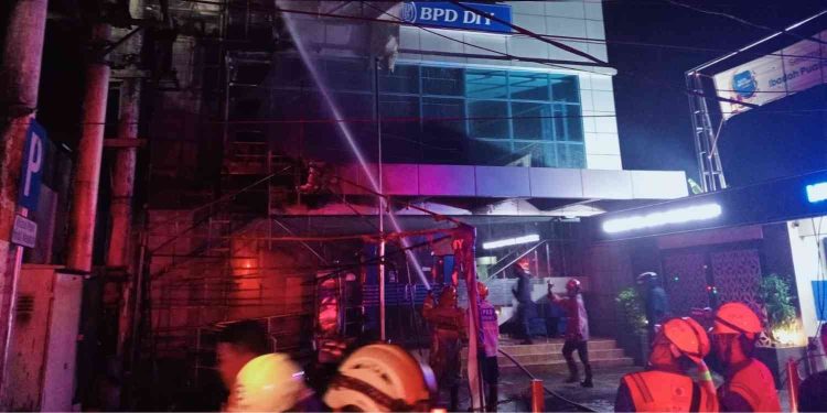Kantor BPD DIY Wirobrajan Terbakar Setelah Trafo Meledak, Dana dan Data Nasabah Dipastikan Aman