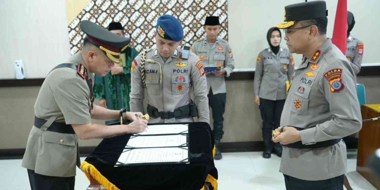 Kapolda DIY Lantik Kombes Adhitya Panji Anom sebagai Kapolresta Sleman yang Baru