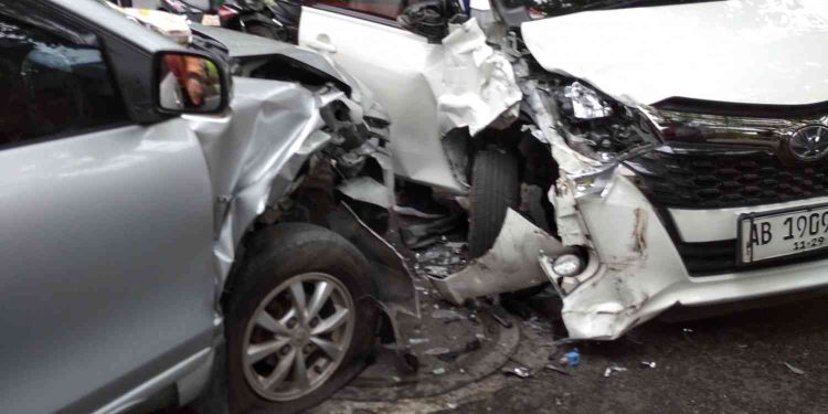Kecelakaan di Depan Latar Watu Guesthouse Yogyakarta, Avanza Diduga Tak Kuasai Kendaraan