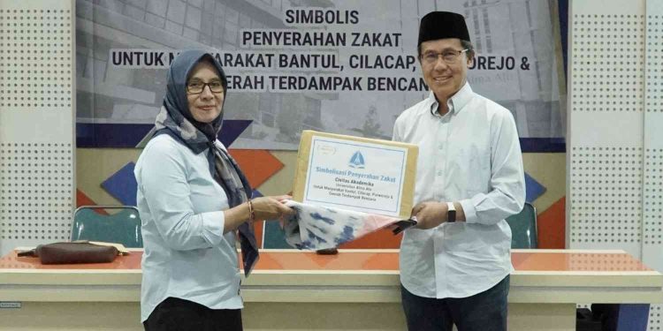 Simbolis Penyerahan Zakat Civitas Akademika Universitas Alma Ata untuk masyarakat Bantul,Cilacap, Purworejo dan Daerah Terdampak Bencana