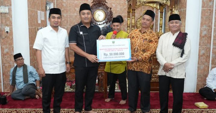 Wagub Sumbar Berikan Bantuan Rp75 Juta untuk Masjid di Solok