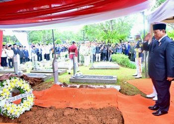 Presiden Prabowo Pimpin Pemakaman Try Sutrisno di TMP Kalibata