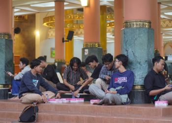 Suasana Buka Puasa di Masjid Kampus UGM Menarik Ribuan Pengunjung