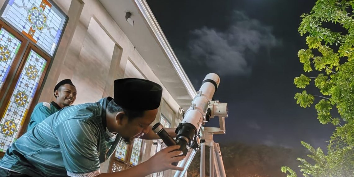 Fenomena Gerhana Bulan Total Mewarnai Langit Aceh