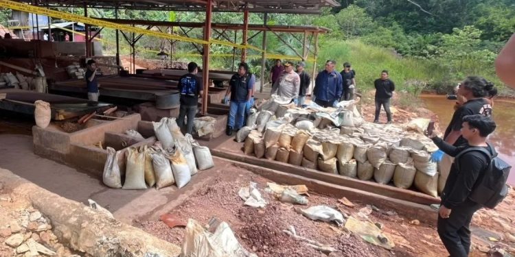 Polri Tangkap Tujuh Tersangka Penyelundupan Pasir Timah Ilegal ke Malaysia