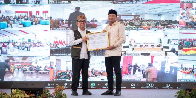 Menko PMK Distribusikan Bantuan Stimulan Tahap Kedua di Bireuen