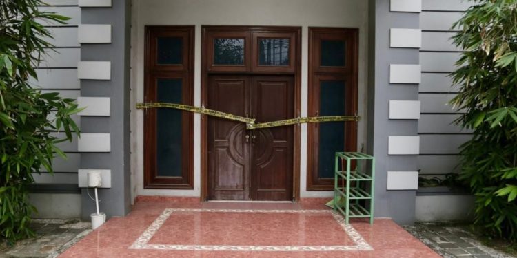 Polisi Gerebek Pabrik Kosmetik Ilegal di Cirebon