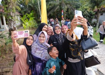 Bupati Siak Laksanakan Safari Ramadan dan Serahkan Bantuan di Koto Gasib