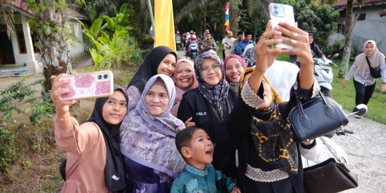 Bupati Siak Laksanakan Safari Ramadan dan Serahkan Bantuan di Koto Gasib