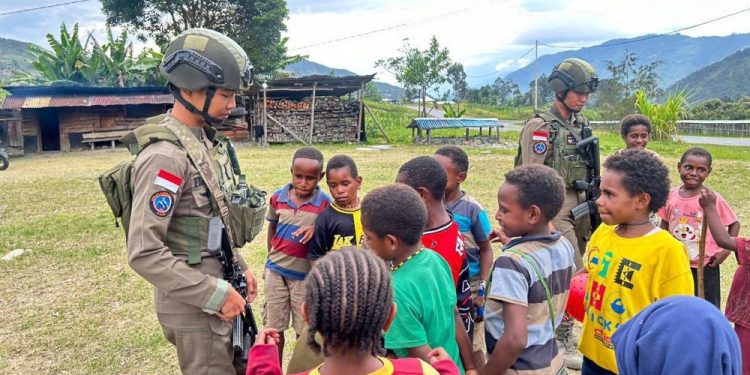 Pendekatan Humanis Satgas Damai Cartenz di Kulirik Tingkatkan Keamanan