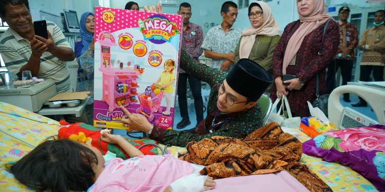 Wakil Wali Kota Jambi Kunjungi Balita Penderita Leukemia, Pemkot Berikan Dukungan Pengobatan