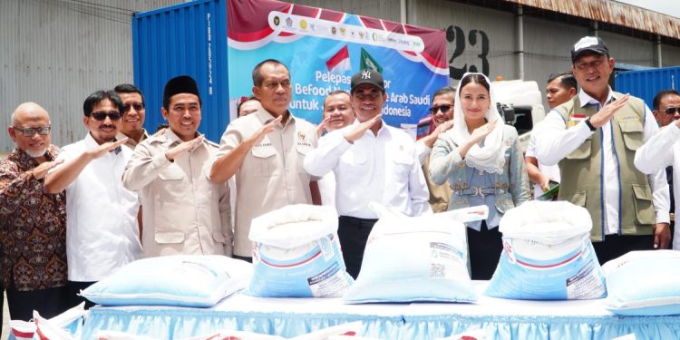 Indonesia Kirim 2.280 Ton Beras Premium ke Arab Saudi untuk Jemaah Haji