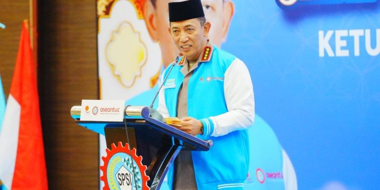 Kapolri Dorong Buruh Bersatu untuk Indonesia Emas 2045