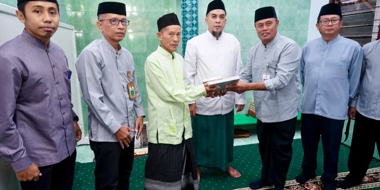ASN Banyuwangi Sumbangkan Mushaf Al-Qur’an untuk Pendidikan Mengaji