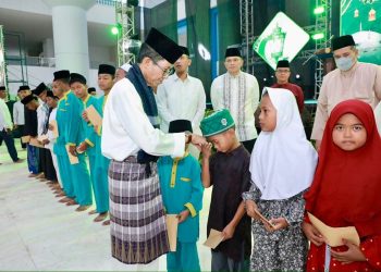 Wali Kota Batam Berikan Santunan kepada 1.200 Anak Yatim di Peringatan Nuzululqur’an