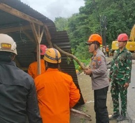 Upaya Pembukaan Jalan Nasional Trenggalek-Ponorogo yang Tertutup Longsor Terus Dilakukan
