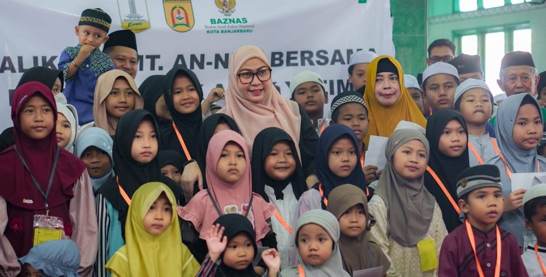 Wali Kota Banjarbaru Salurkan Santunan kepada Anak Yatim di Bulan Ramadan