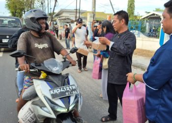 PWI Kalimantan Tengah Bagikan Ratusan Takjil di Palangka Raya