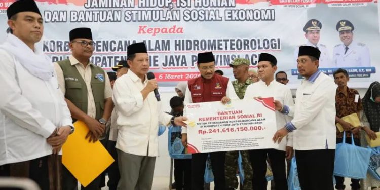 Pemerintah Distribusikan Bantuan Sosial Rp878 Miliar untuk Korban Bencana di Sumatra