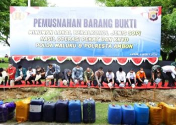 Polda Maluku Musnahkan Ribuan Liter Sopi Hasil Sitaan