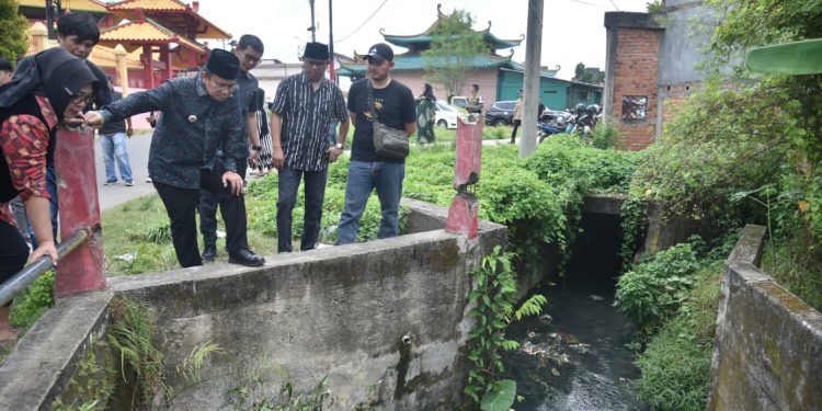 Wali Kota Jambi Pantau Kondisi Drainase di Cempaka Putih untuk Cegah Banjir