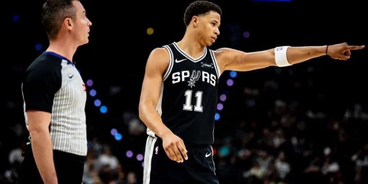 San Antonio Spurs Raih Kemenangan Telak Atas Houston Rockets 145-120