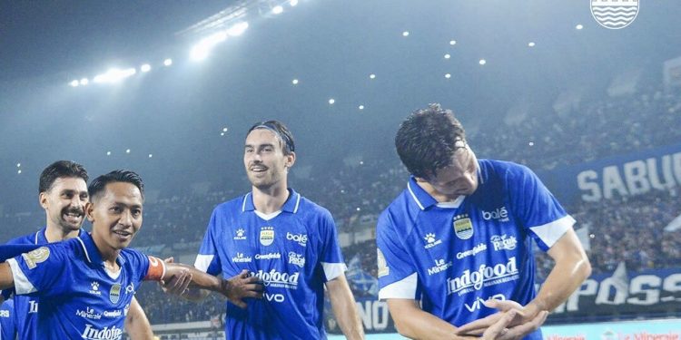 Persib Bandung Menang Telak 3-0 atas Persik Kediri di BRI Super League