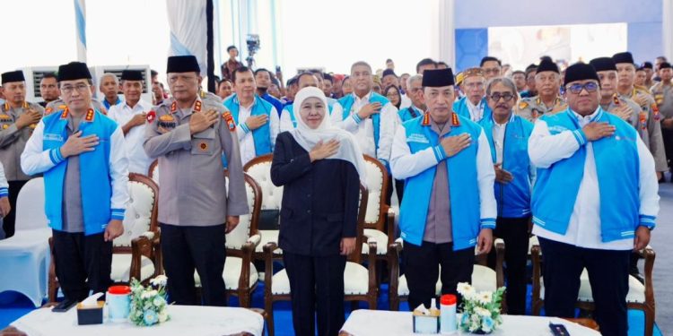 Kapolri Ajak Buruh di Jatim Dukung Perdamaian dan Persatuan Nasional