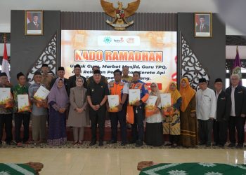 Pemkab Lumajang dan LAZISMU Salurkan Kado Ramadan untuk Pengabdi Masyarakat