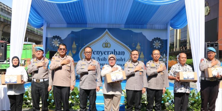 Kapolri Berikan Bantuan Sembako kepada Personel Polri Menjelang Idul Fitri