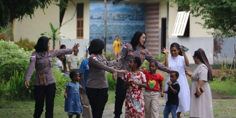 Satgas Damai Cartenz Berikan Bantuan Sosial untuk Santri dan Anak Panti di Jayapura