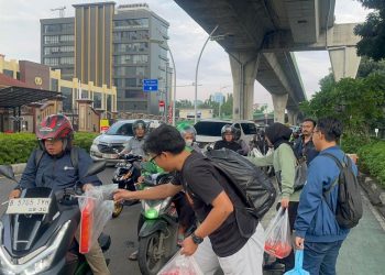 Polri dan Jurnalis Distribusikan 1.500 Paket Makanan dan Takjil ke Warga