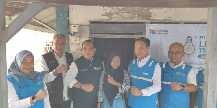 PLN UID Jawa Timur Luncurkan 350 Sambungan Listrik Gratis Melalui Program Light Up the Dream